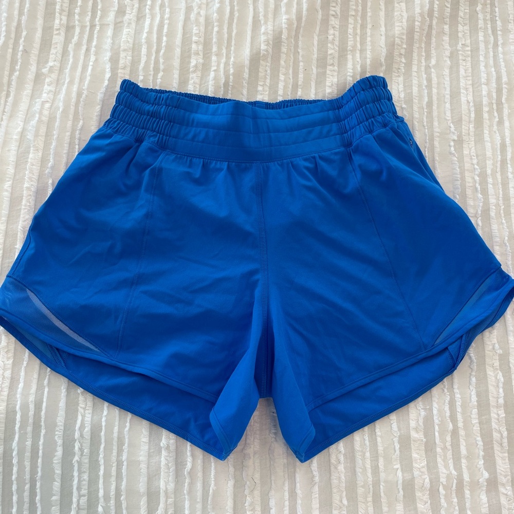 Lululemon size 4 hottie hot shorts 4 inch